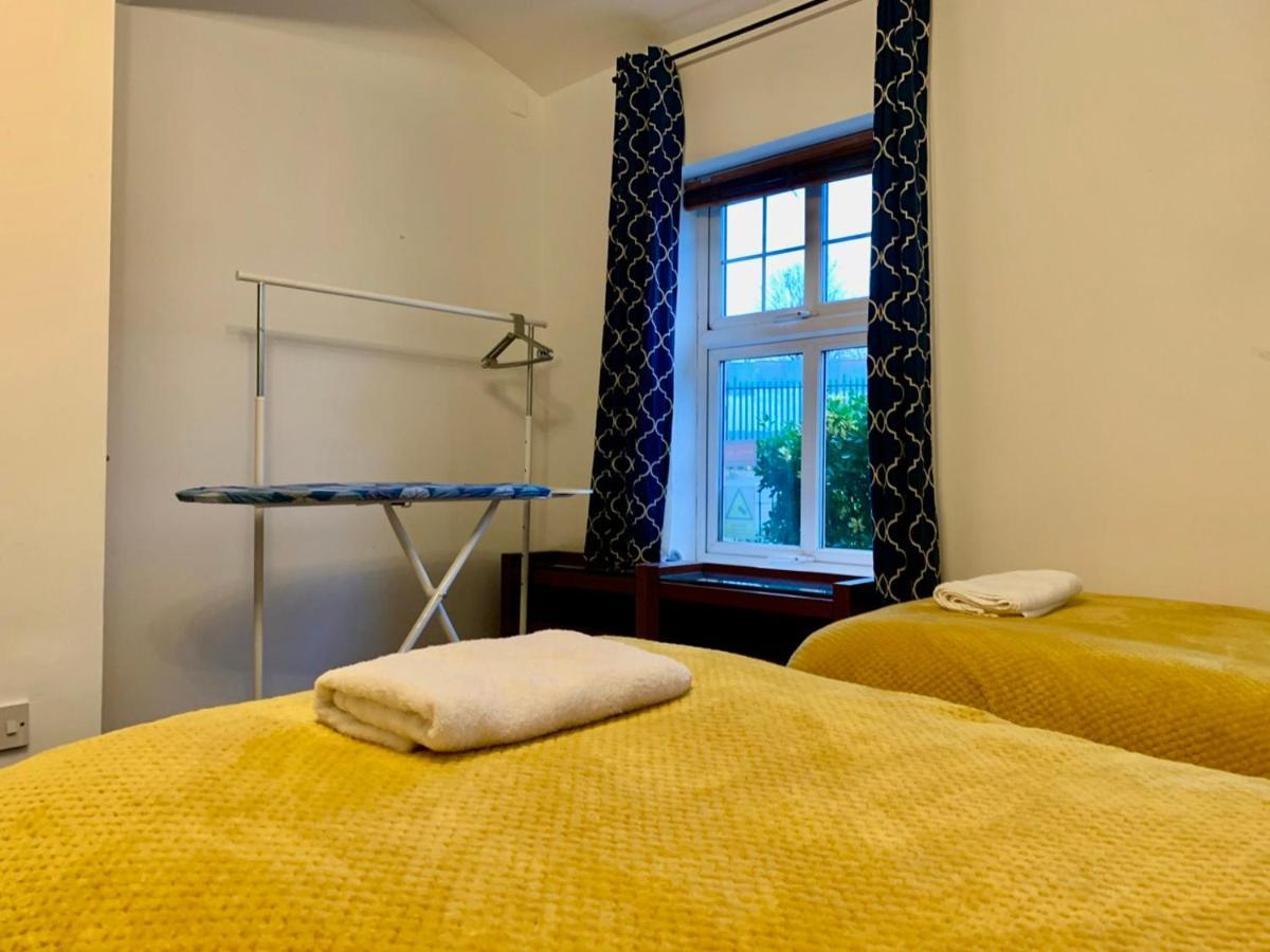Lovely 2 Bed Ground Floor Flat With Free Parking Apartment