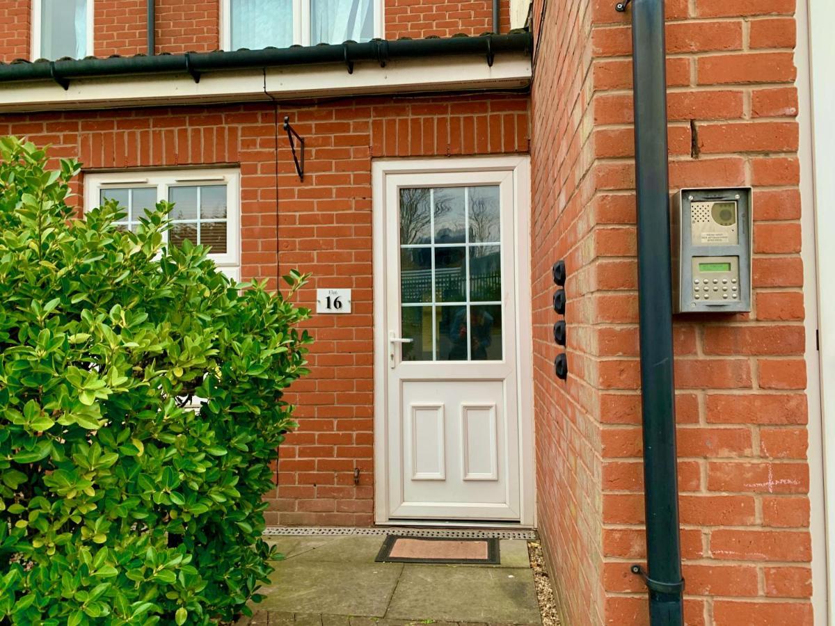 Lovely 2 Bed Ground Floor Flat With Free Parking