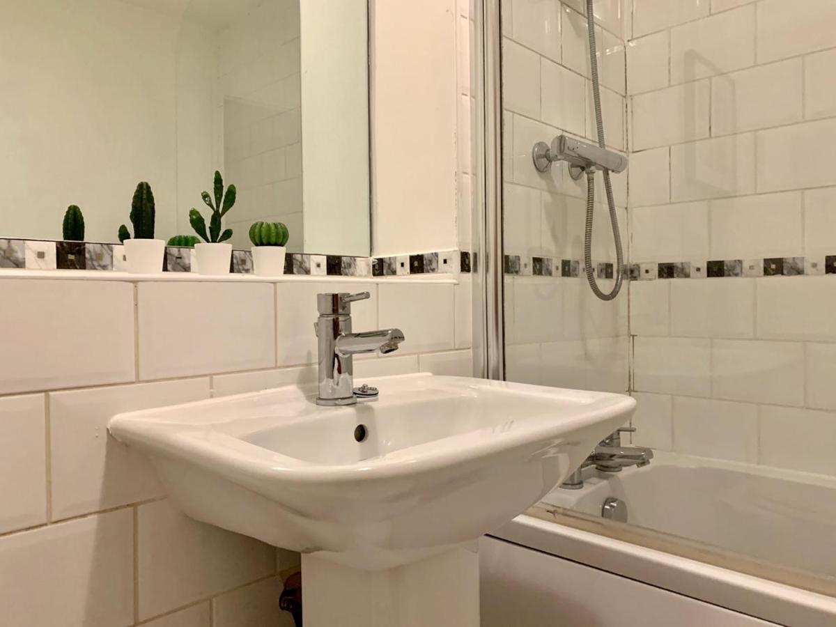 Lovely 2 Bed Ground Floor Flat With Free Parking * Birmingham