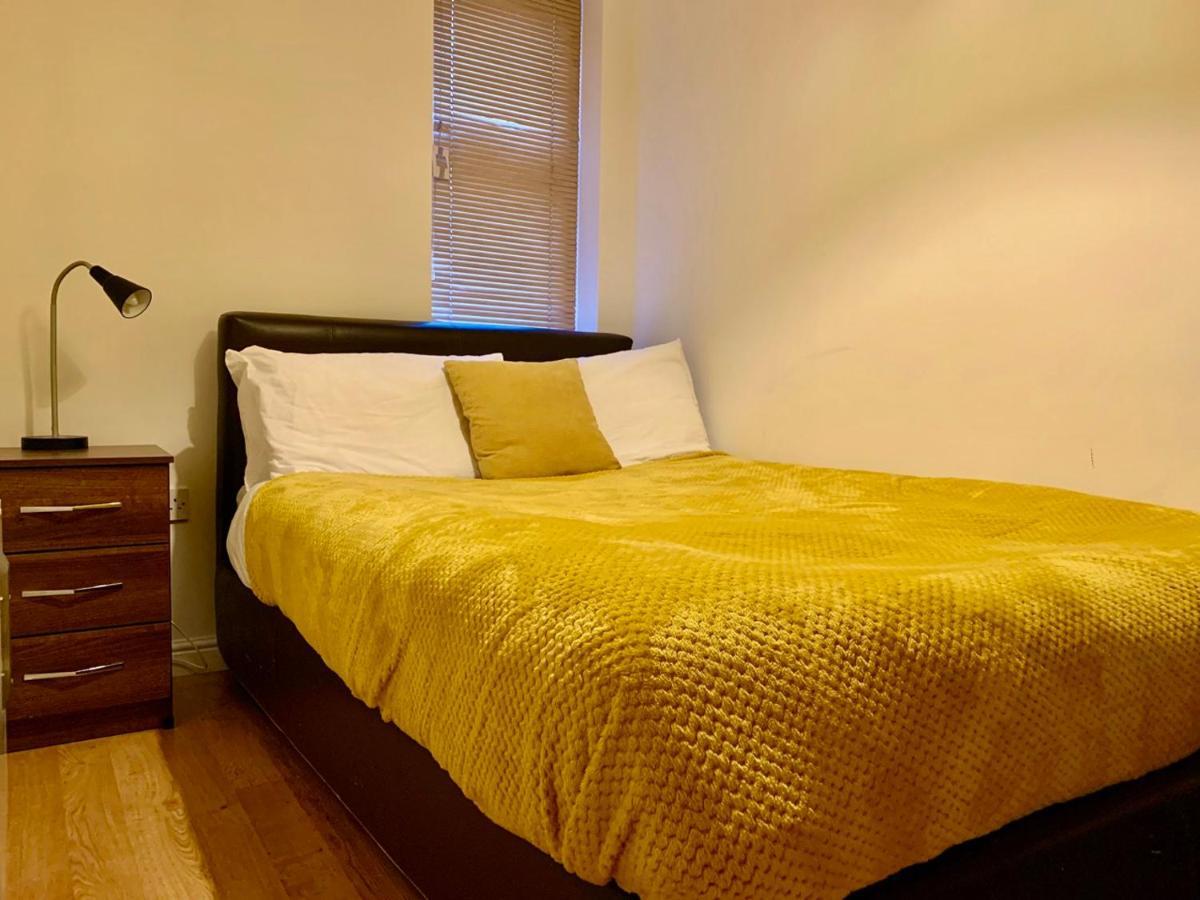 Lovely 2 Bed Ground Floor Flat With Free Parking *