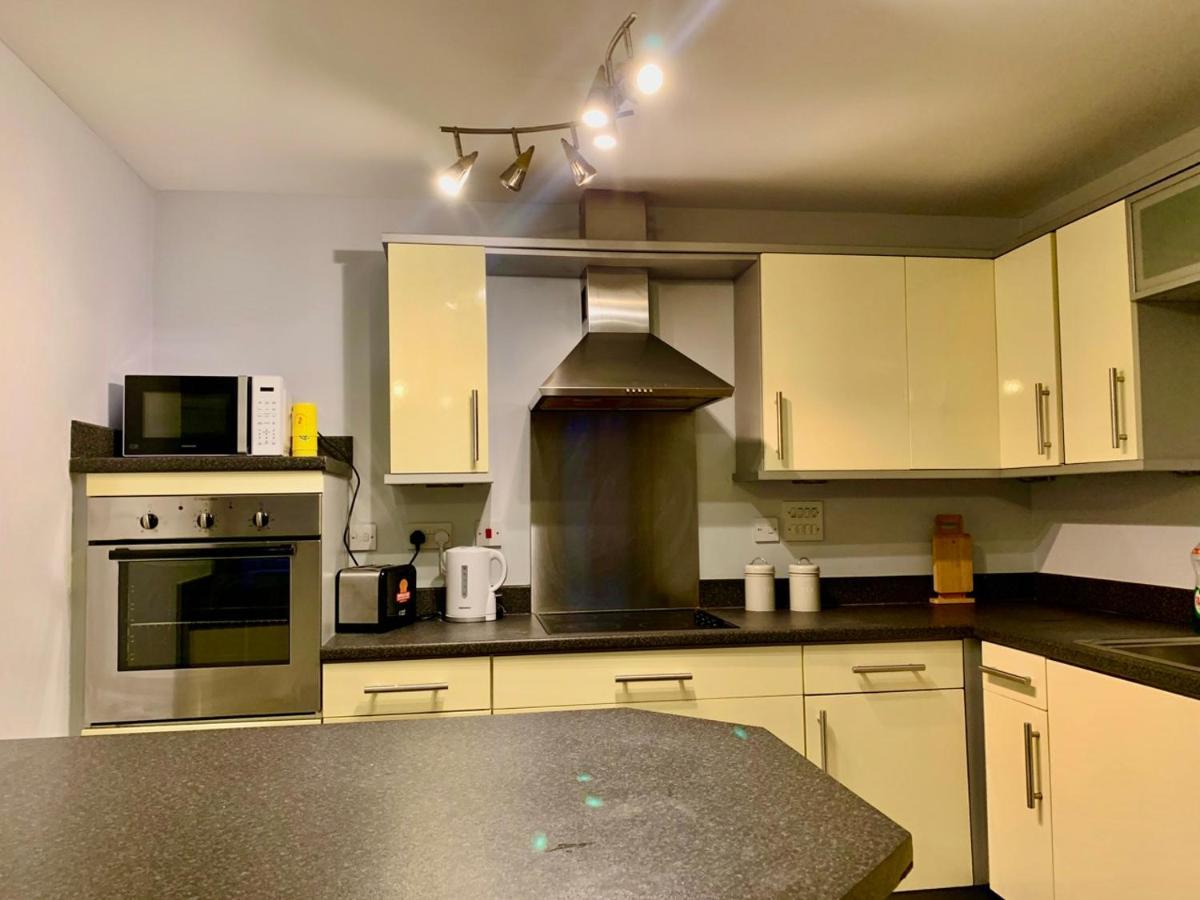 Apartment Lovely 2 Bed Ground Floor Flat With Free Parking *